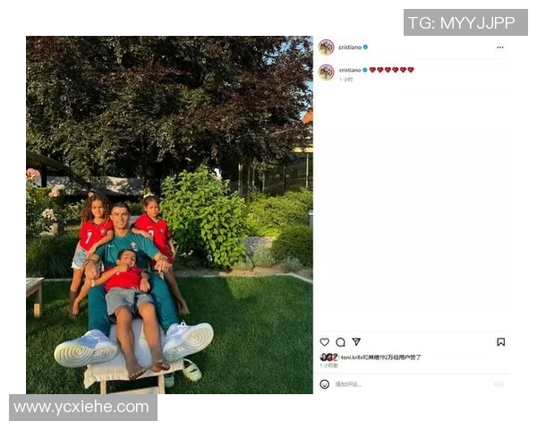 C罗与宠物的温馨时光揭秘他的生活趣事与情感羁绊 C罗与宠物的温馨时光揭秘他的生活趣事与情感羁绊